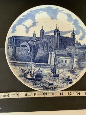 Vintage 900th Tower of London Collectors Souvenir Plate Johnson Bros.
